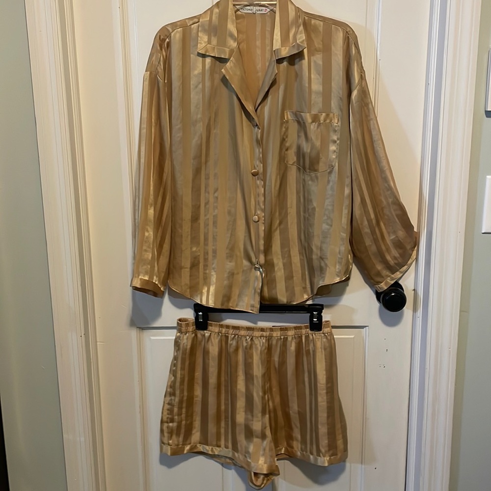 VICTORIA'S SECRET SILKY GOLD STRIPED LONG SLEEVE PAJAMA SET - SIZE S
